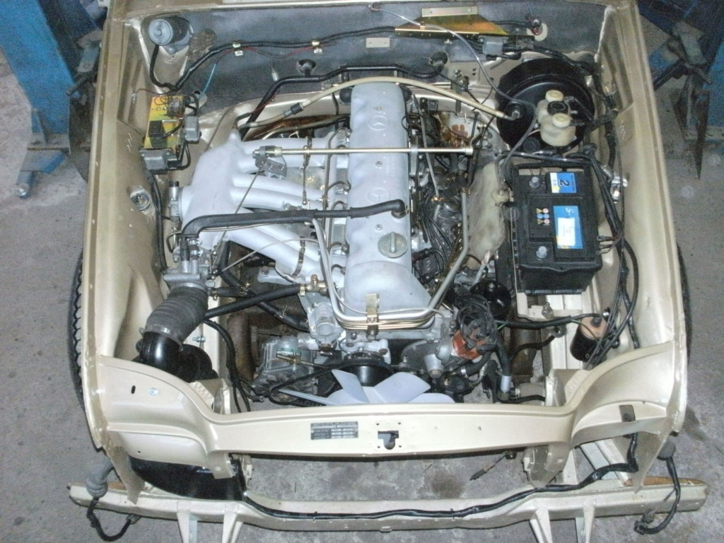 Mercedes W111 280SE Coupe, Komplettierung Motorraum